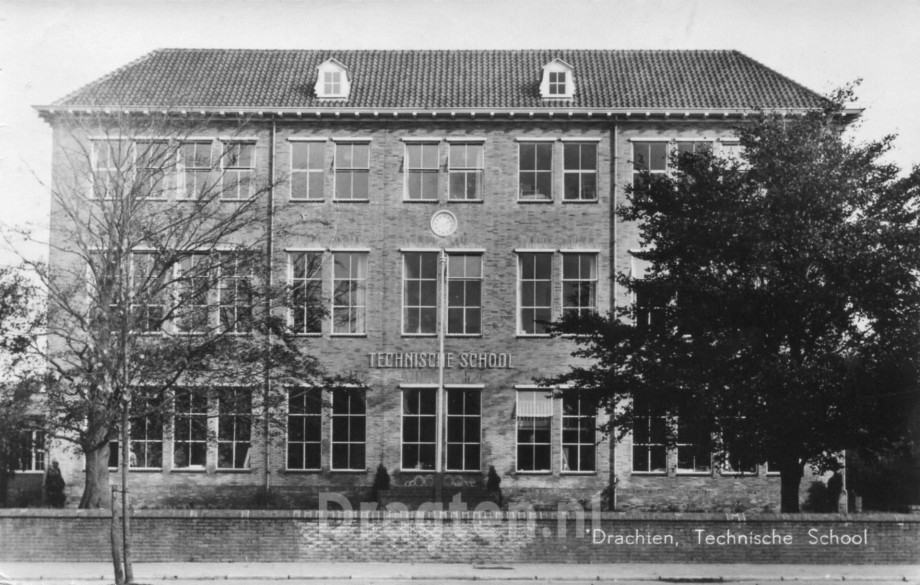 Burg._Wuiteweg,_Ambachtsschool,_Technische_school_1958_.jpg